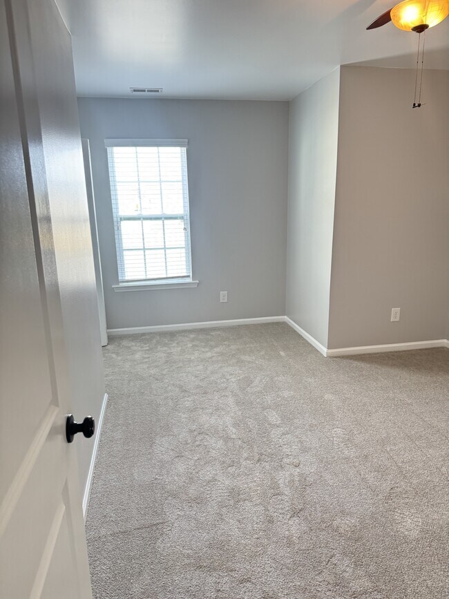 Building Photo - 617 Rockland Dr