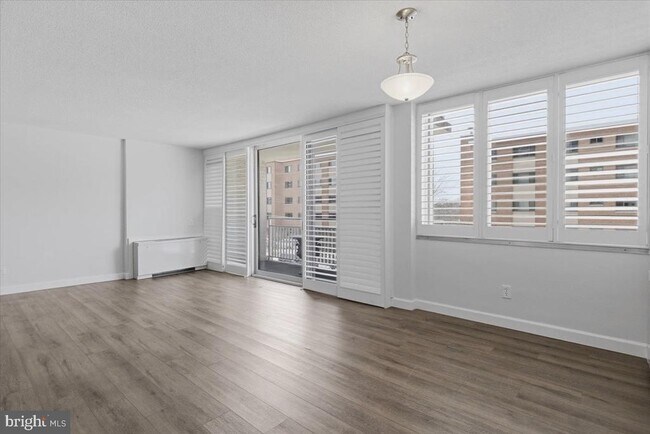 Building Photo - 1301 S Arlington Ridge Rd