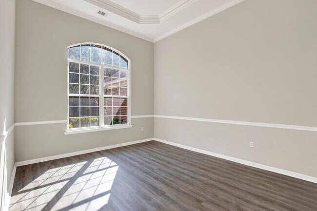 Building Photo - Available NOW