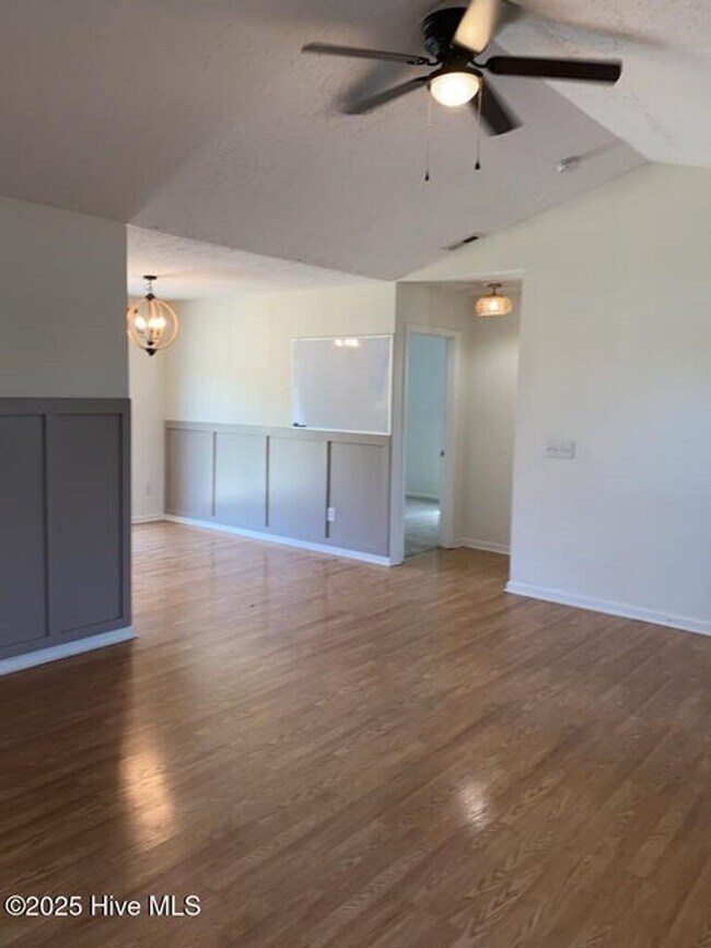 Building Photo - 206 Red Carnation Dr