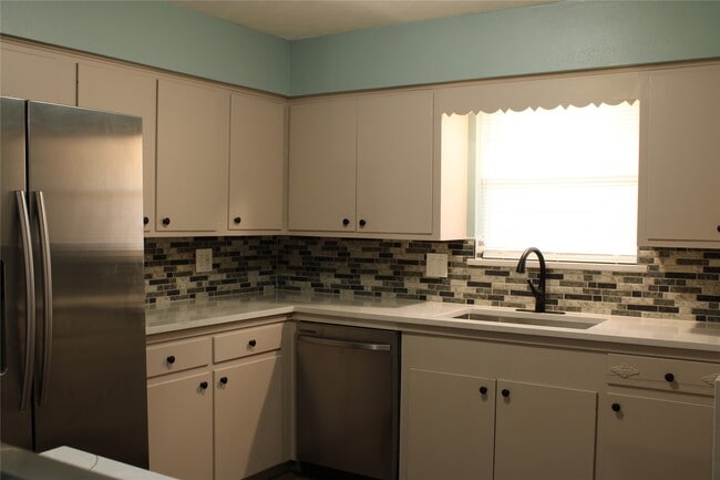 Building Photo - 8203 Wilmerdean St