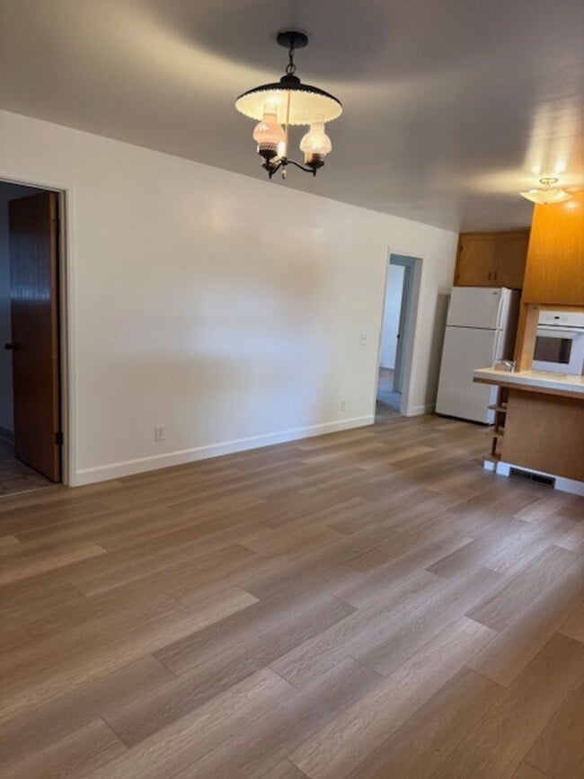 Building Photo - Large Three bedroom two bath home walking distance to downtown Monterey, DLI, MIIS and the Warf