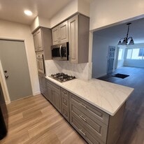 Building Photo - 2614 Voorhees Ave