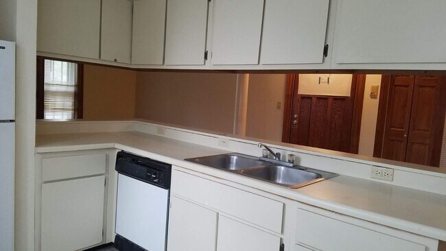 Building Photo - 6012 McPherson Ave