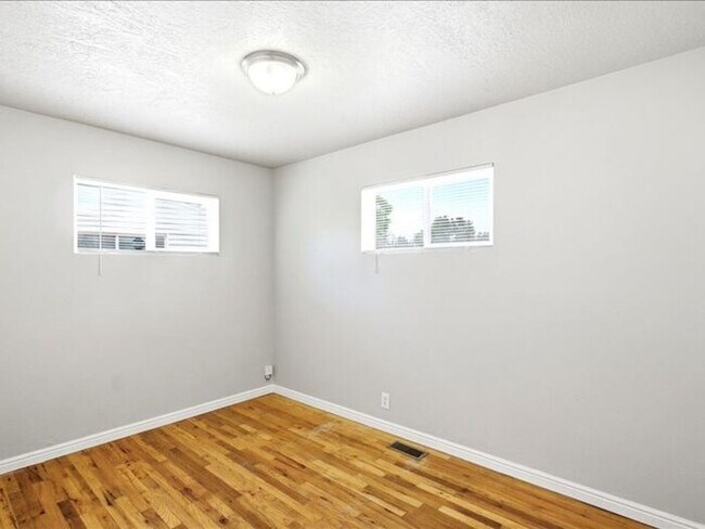 Building Photo - Salt Lake-Glendale 3 bed 2 bath home