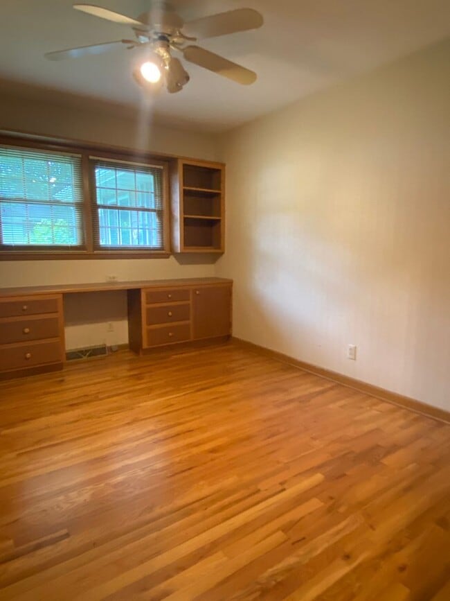 Building Photo - 3 Bed 3 Bath Home