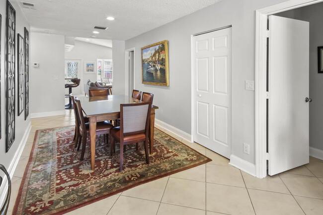 Building Photo - 9145 Beverly Ct