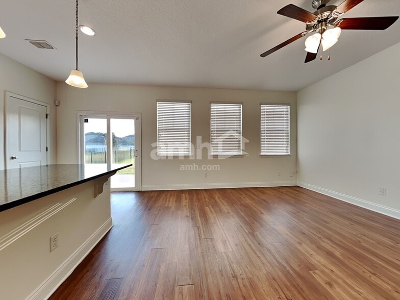 Building Photo - 3289 Roundabout Dr