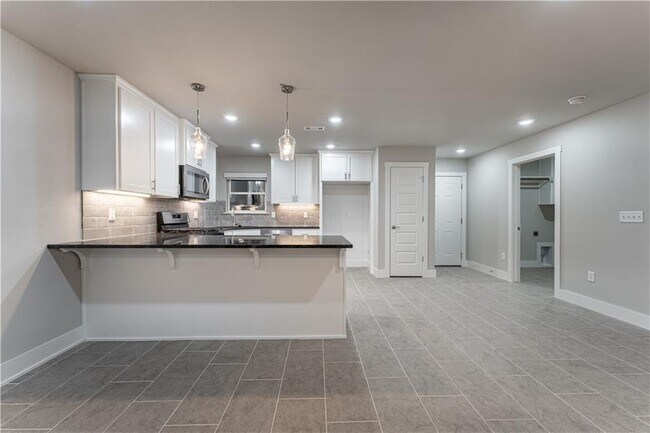 Building Photo - 503 W Arkansas St