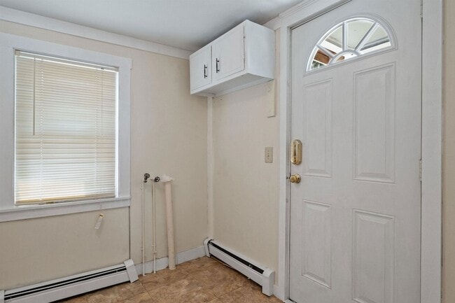 Building Photo - 36 Lark St