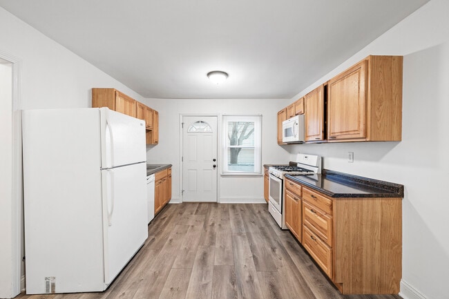 Building Photo - 5903 W Park Ave