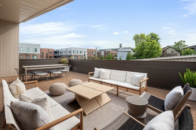 Building Photo - 1603 5th Ave N