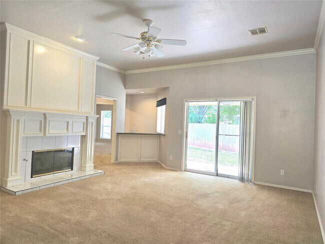 Building Photo - 1823 Chelsea Dr