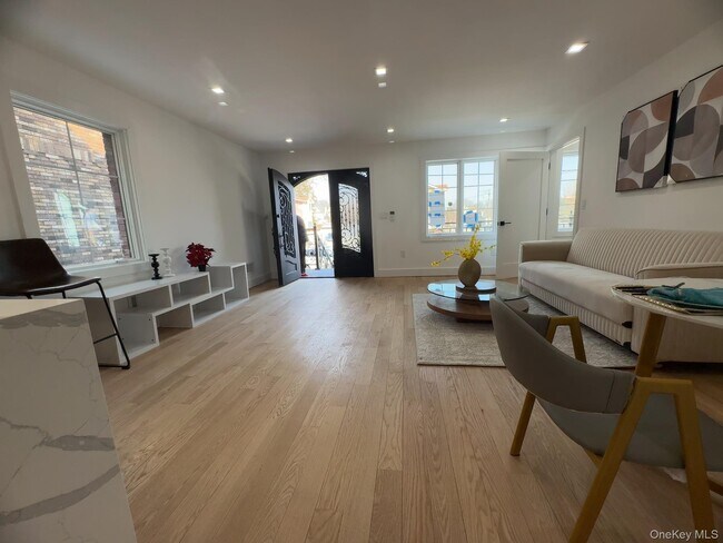 Building Photo - 214-31 39th Ave