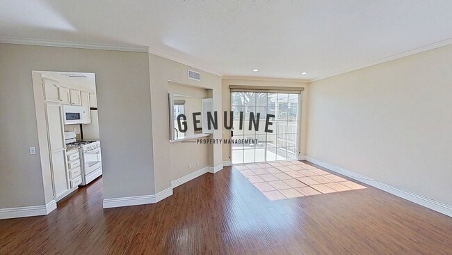 Building Photo - Dual Master Two Bedroom Townhouse in Gated...