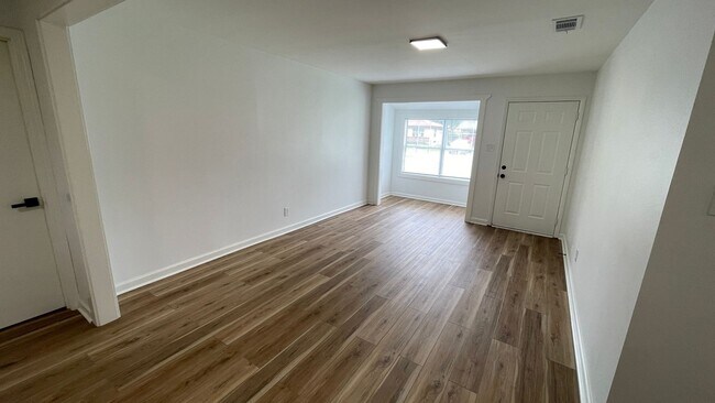 Building Photo - 1033 Healy St