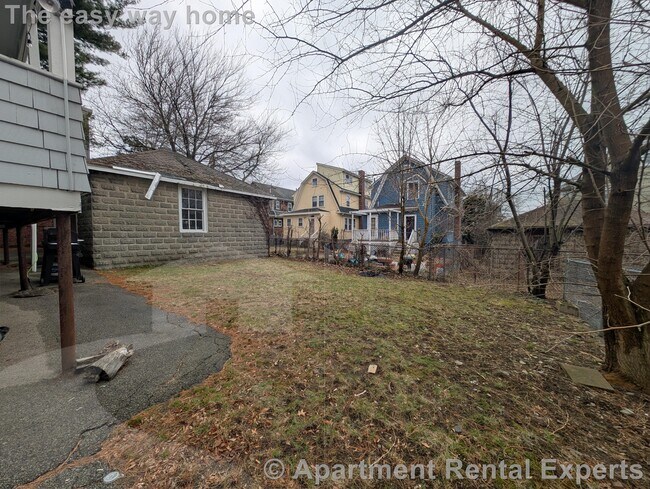 Building Photo - 16 Curtis Ave