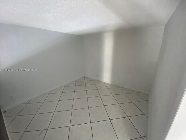 Building Photo - 1901 SW 67th Ave