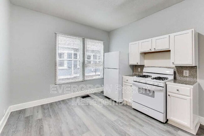 Building Photo - 415 N Oxford St