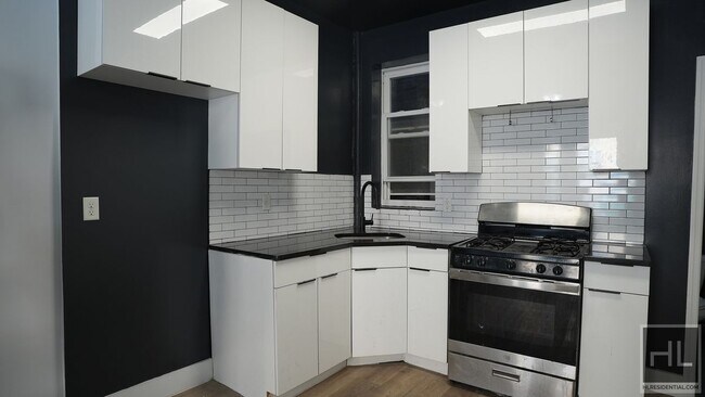 Building Photo - 1820 Clinton Ave