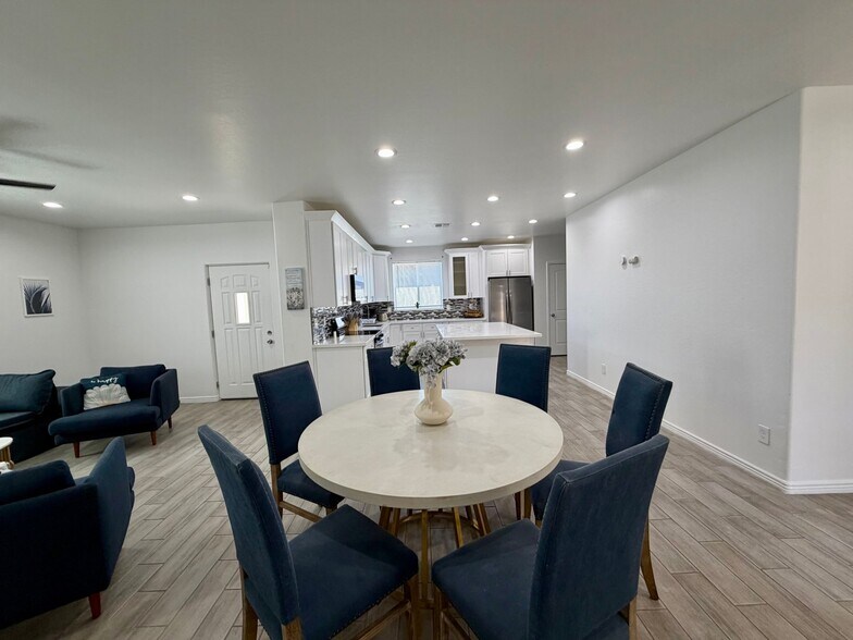 Building Photo - 6745 N 53rd Dr