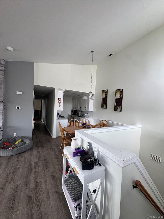 Building Photo - 17 The Knolls