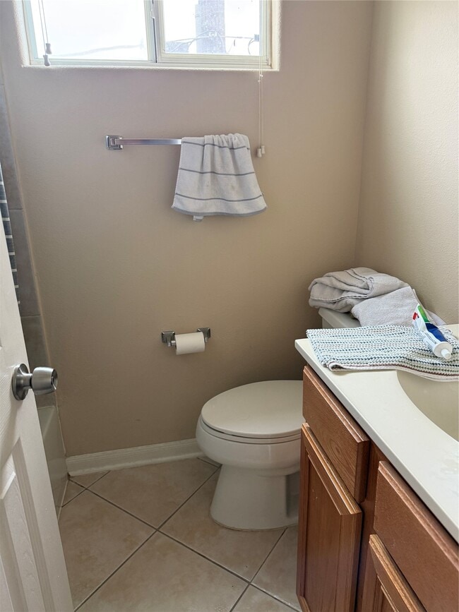 Building Photo - 2231 Naomi St