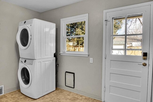 Building Photo - 2467 Lafayette Rd