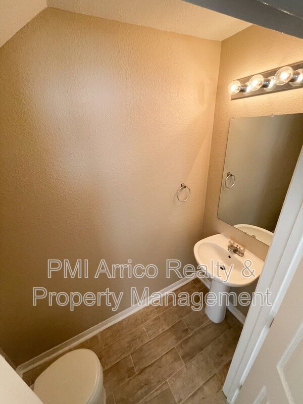 Building Photo - 10840 Johanna Ave