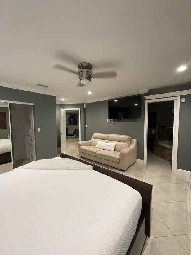 Building Photo - 584 Vossler Ave