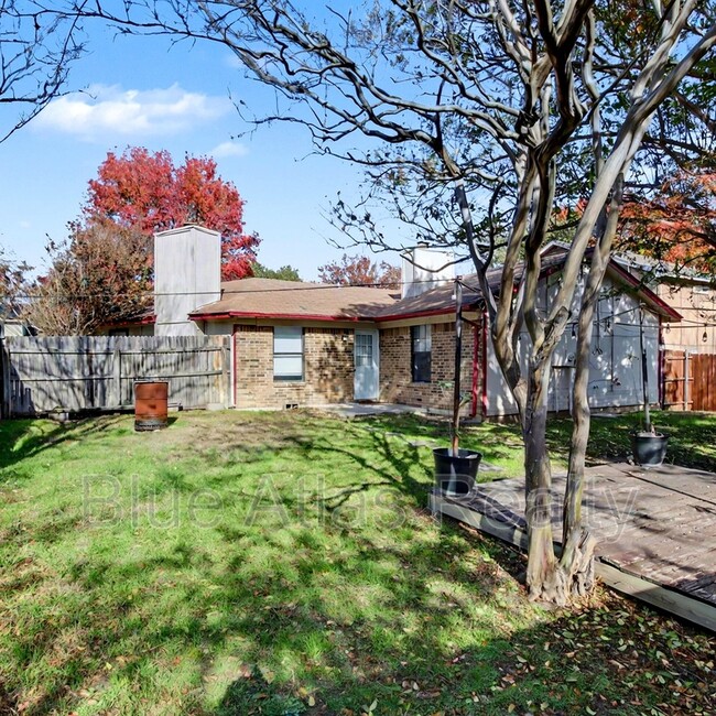 Building Photo - 1009 W Hills Terrace