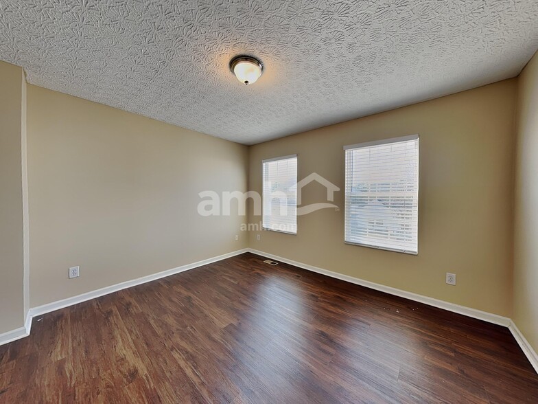 Building Photo - 2490 Delowe St