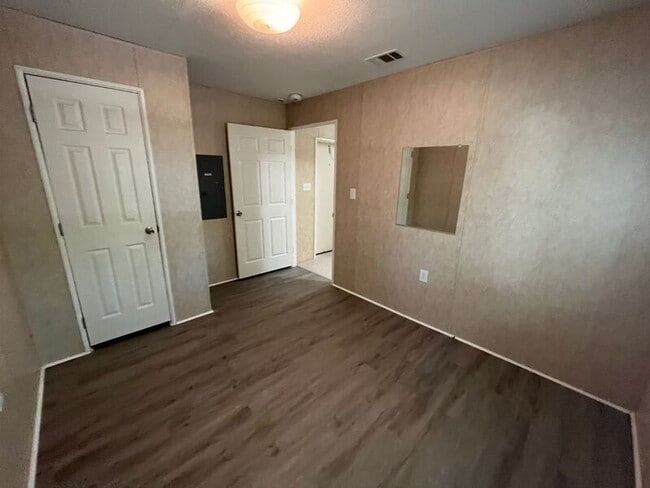 Building Photo - 141 Genes Ln
