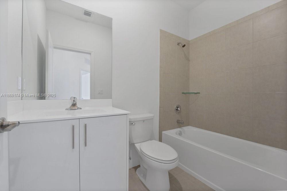 Building Photo - 250 SW 159th Ln