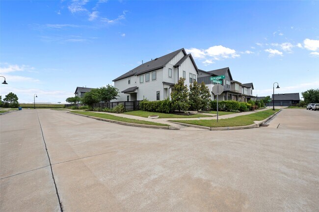 Building Photo - 18503 Gratification Ln