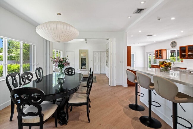 Building Photo - 200 Shore Dr S