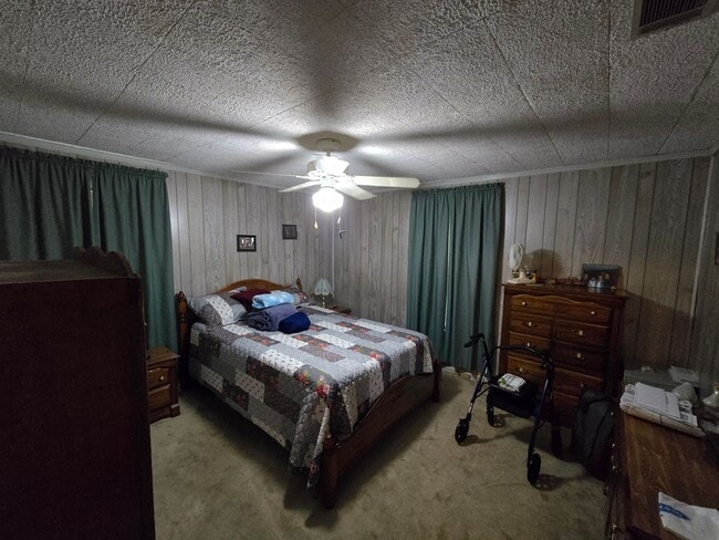 Building Photo - Cozy Home