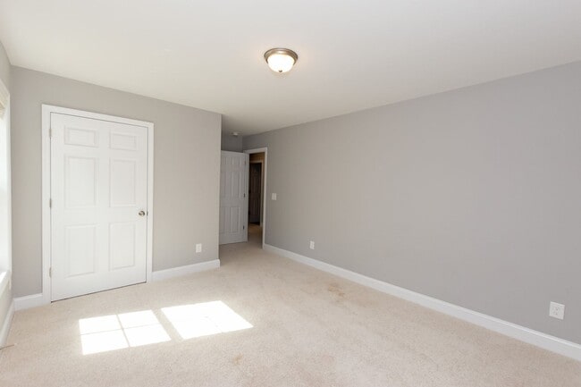 Building Photo - MOVE-IN READY