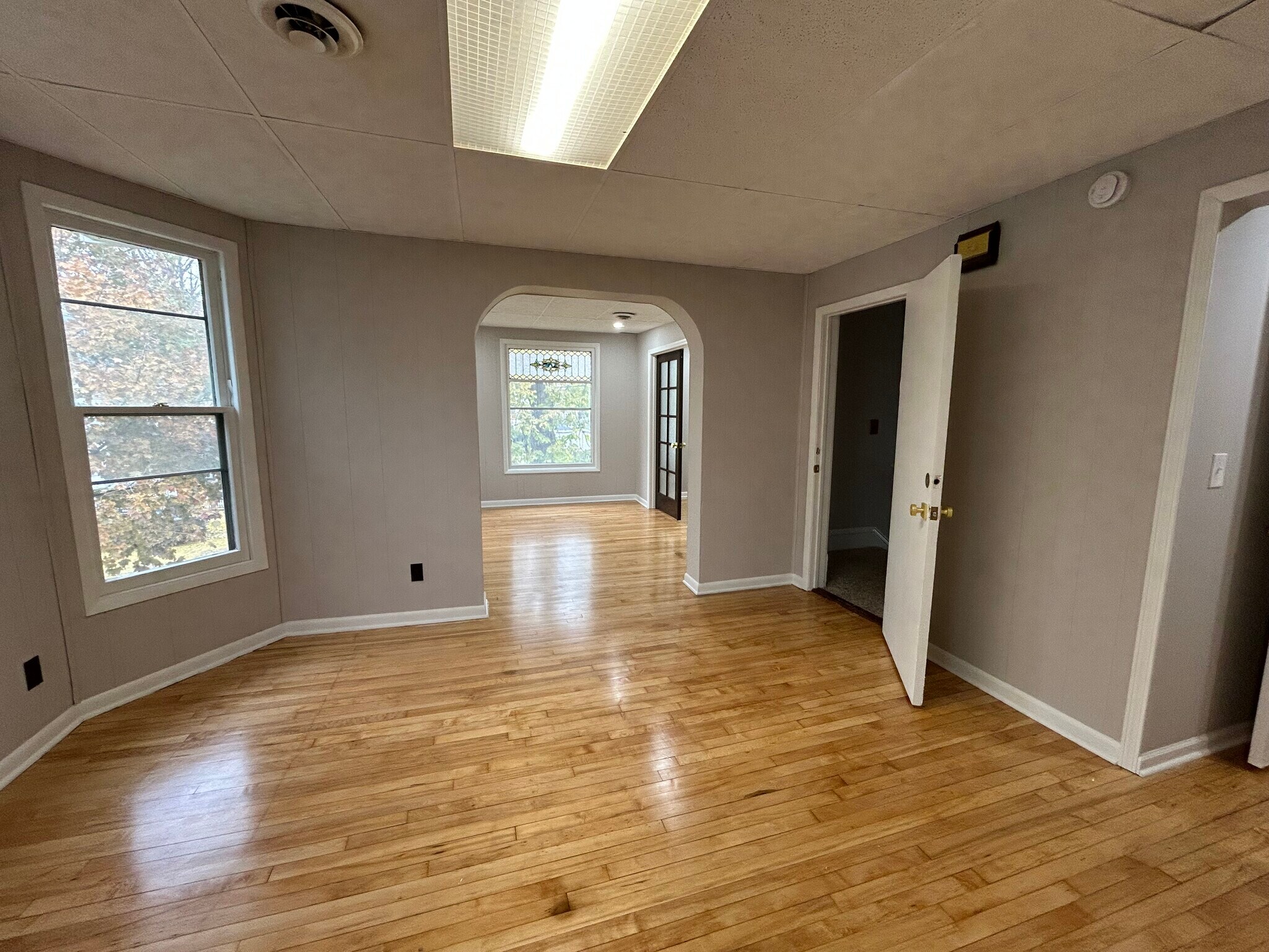 Building Photo - 512 8th Ave NE