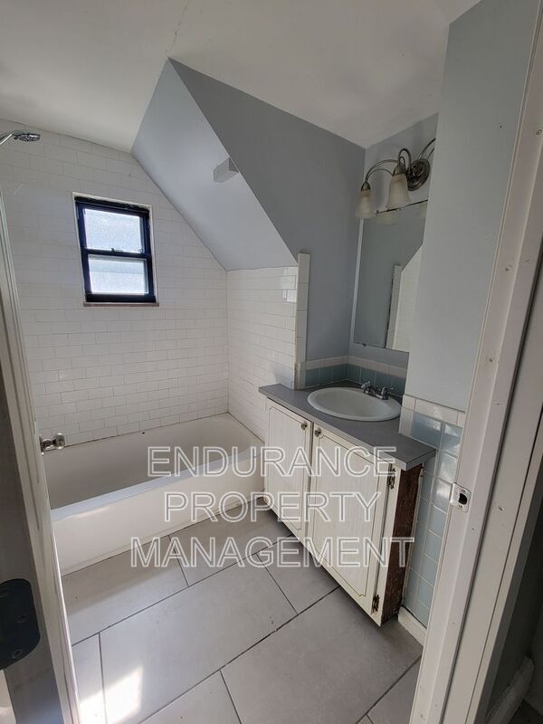 Building Photo - 538 Grand Ave
