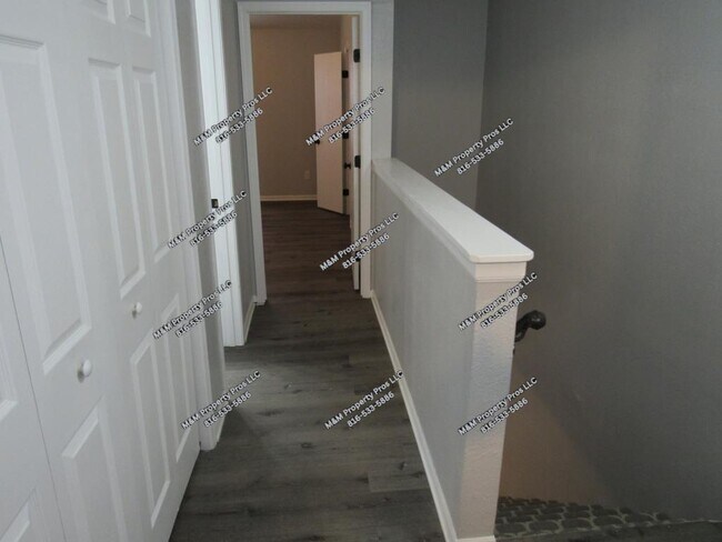 Building Photo - 1918 NE Knollbrook St