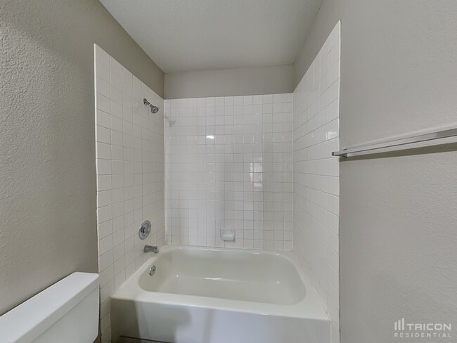 Building Photo - 523 Landra Ln