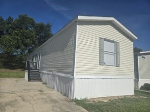 Building Photo - 1123 Walt Williams Rd