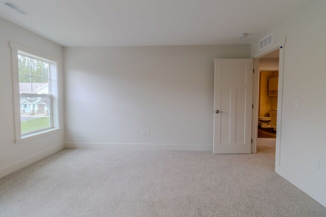 Building Photo - Premier Place and Premier Living!
