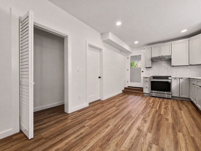 Building Photo - AVAILABLE MAY 1ST! Fully Remodeled Lower Unit with Private Entrance