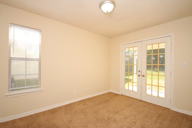 Building Photo - Spacious 3BR/2BA Home in West Pensacola – ...