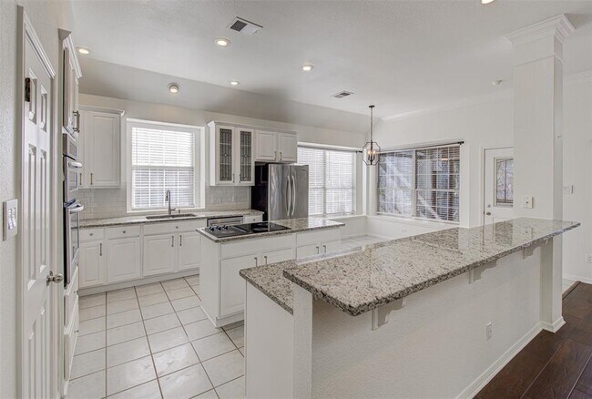 Building Photo - 6005 Sierra Leon