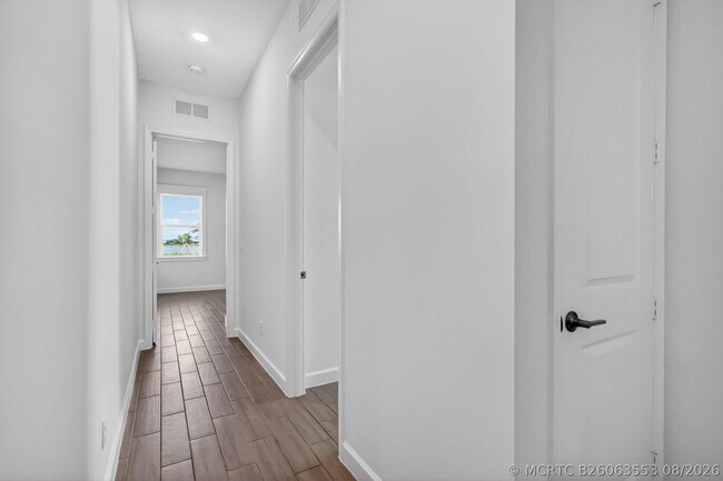 Building Photo - 799 Hookline Cir
