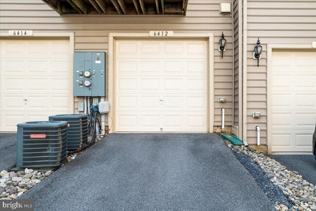 Building Photo - 6412 Walcott Ln