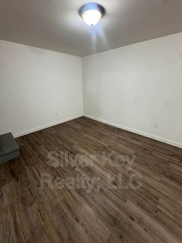 Building Photo - 1603 Hutsell Dr